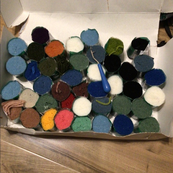 Bernat Latch Hook Coral Reef Rug Wall Hanging 30” x 40”.  READ DESCRIPTION - Picture 2 of 7